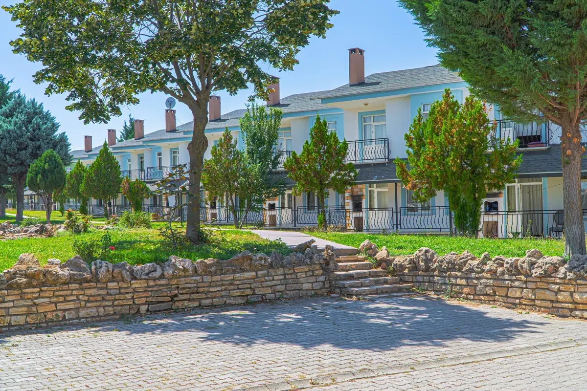 Royal Termal Villa bahçe ve villa yerleşkesi