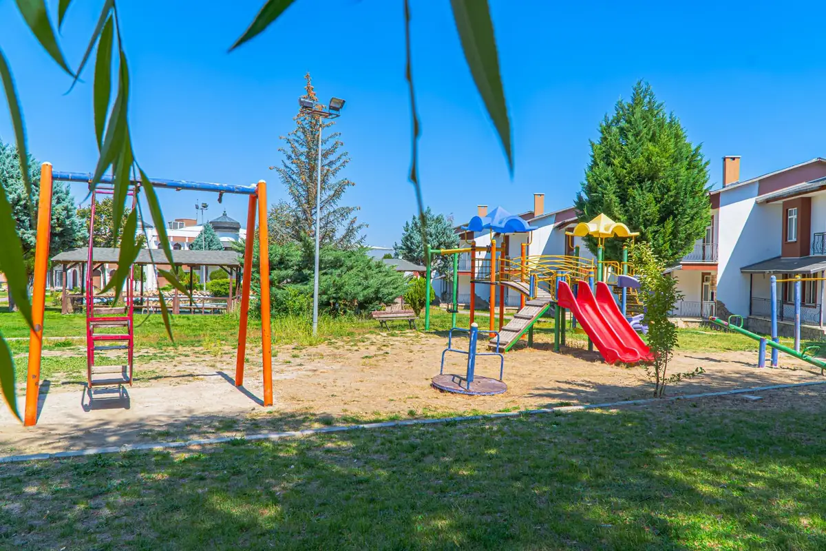 Royal Termal Villa dış görünümü ve bahçesi