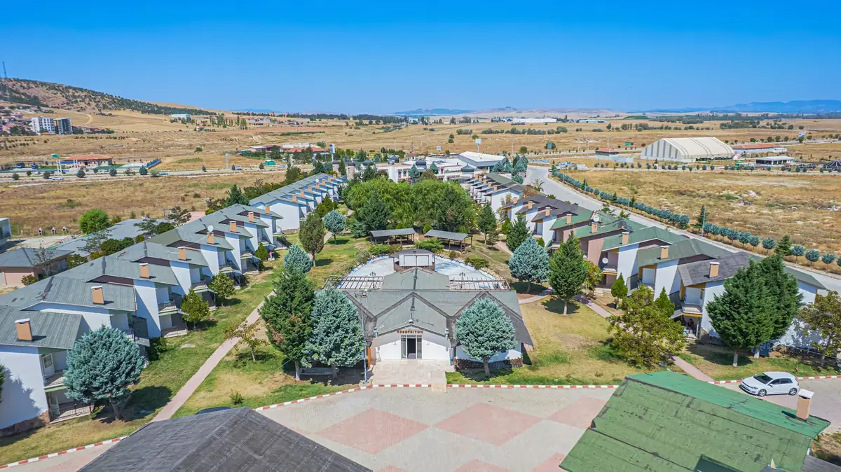 Royal Termal Villa dış görünümü ve bahçesi