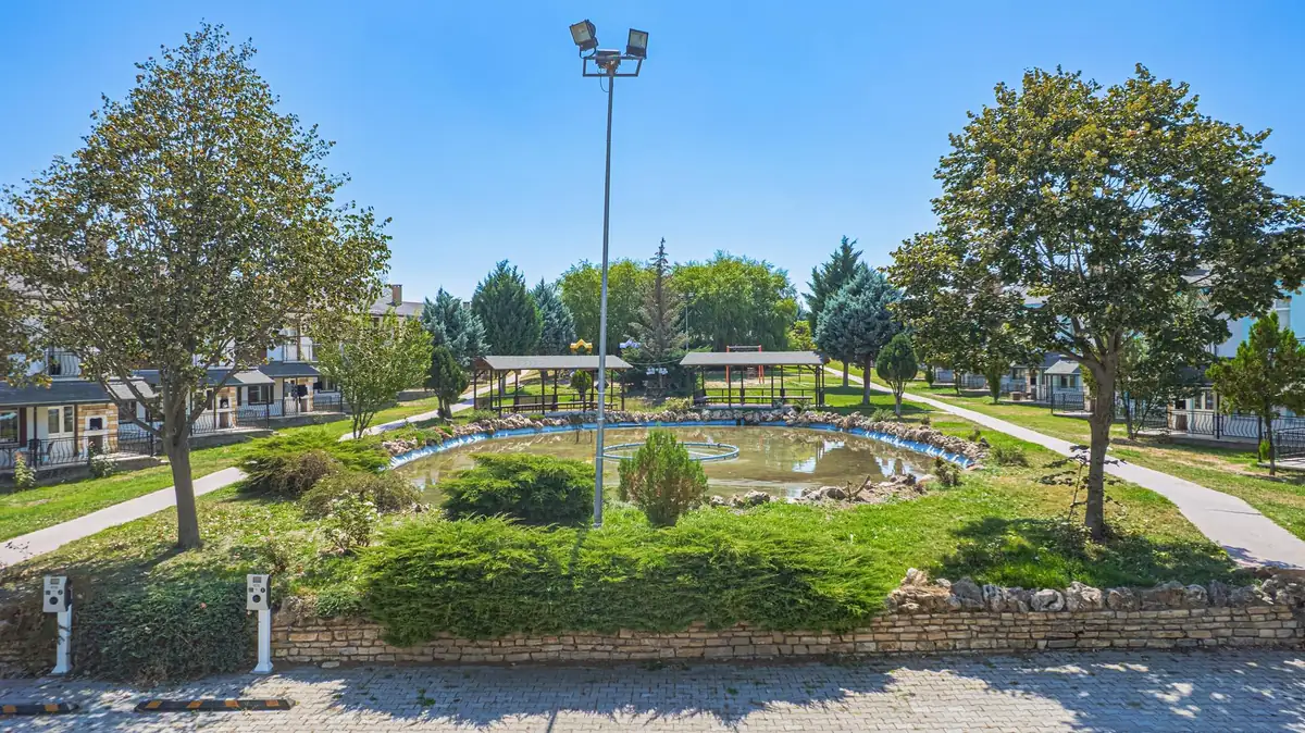 Royal Termal Villa dış görünümü ve bahçesi