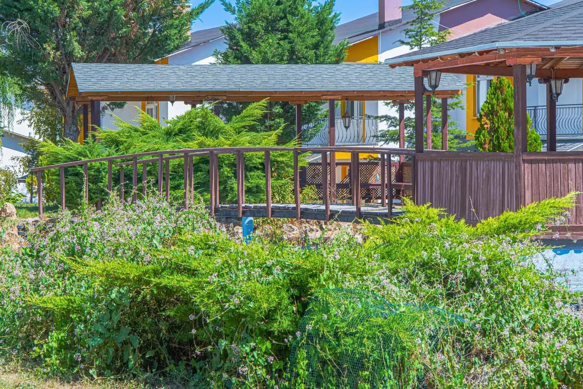 Royal Termal Villa dış görünümü ve bahçesi
